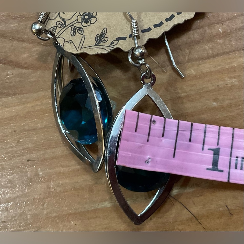 Woman’s round blue topaz stone in the center of silver dangle/ hanging earrings - Picture 5 of 6